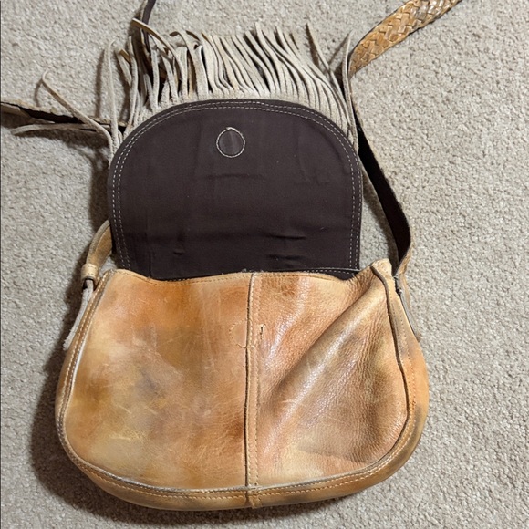 Bedstu eastend Fringe Crossbody Bag - Picture 2 of 5